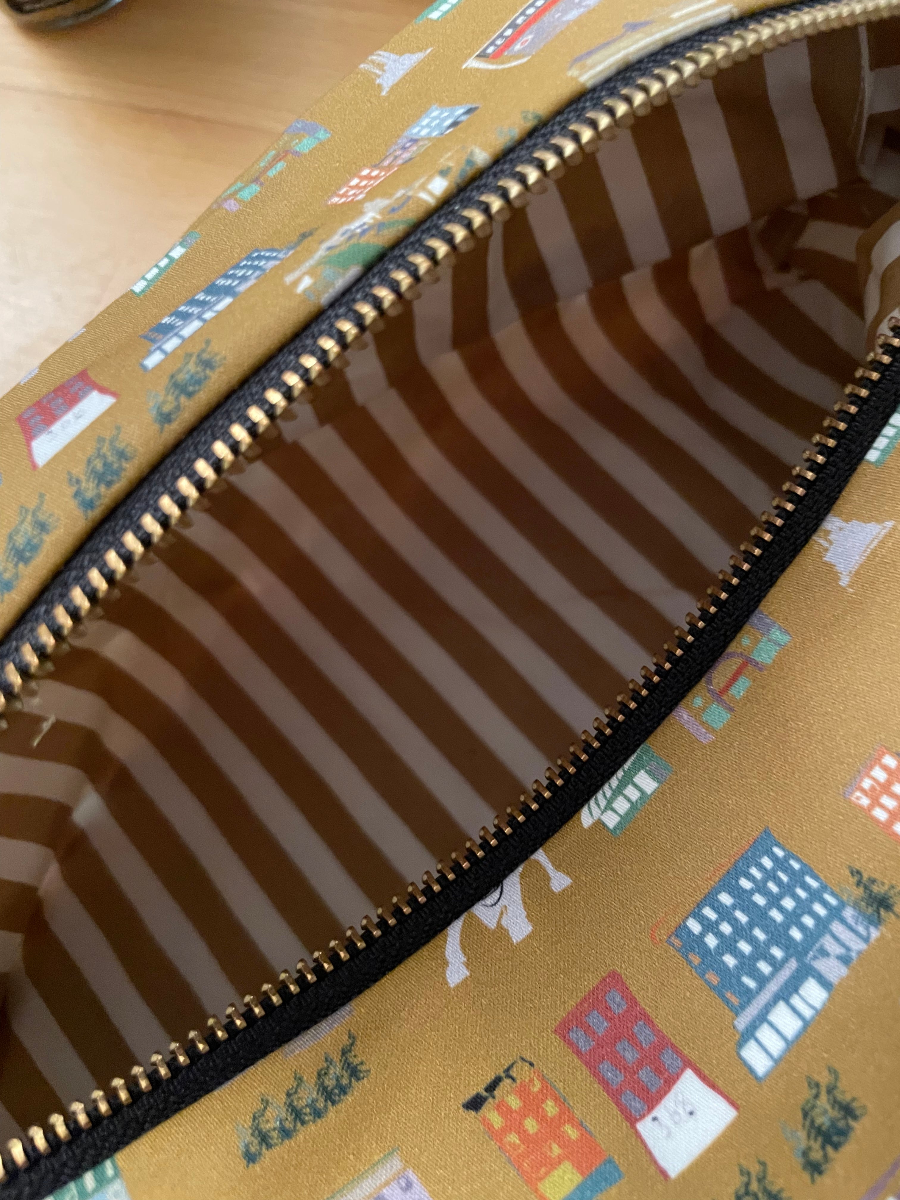 New York travel bag/make up bag